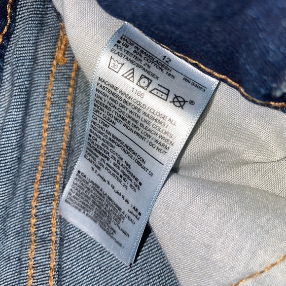 Size 12 Boys Old Navy Skinny Blue Jeans - Picture 4 of 4